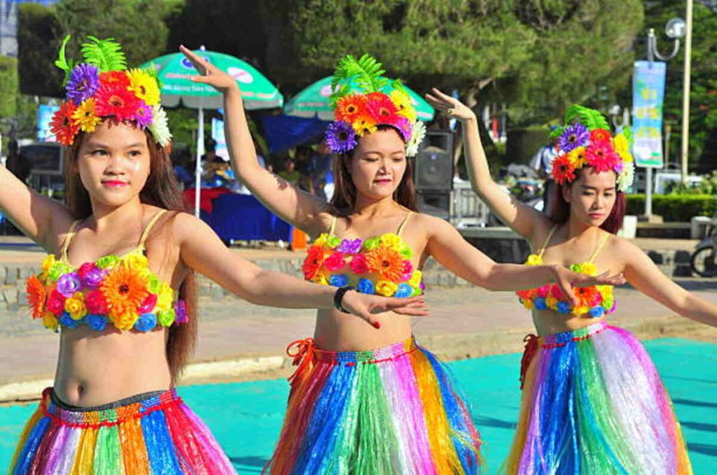 A Hawaiian Flower Necklace is a Symbol of Love, Respect, and Aloha Spirit