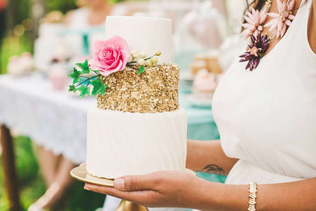 Black and Gold Graduation Cakes