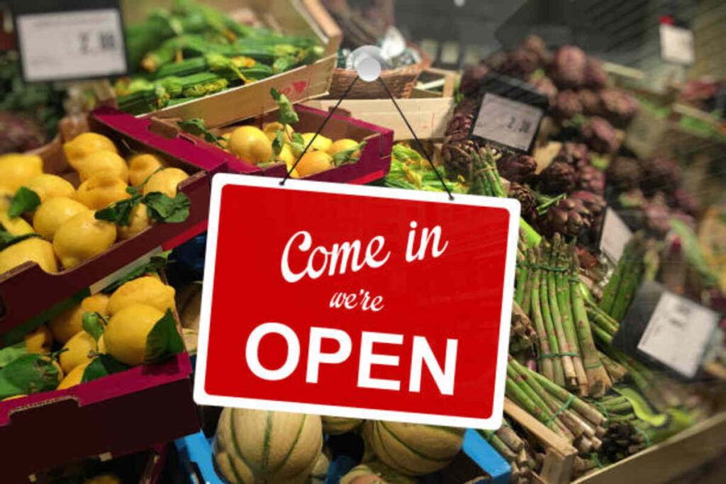 How late is the closest grocery store open